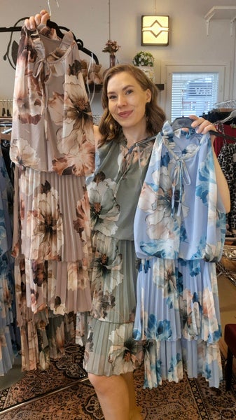 Kukkakuosinen sifonkimekko,sininen,vihre&auml; tai beige