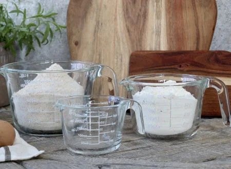Lasinen mittakannu 1 l&ndash; mitta-asteikolla, Chic Antique