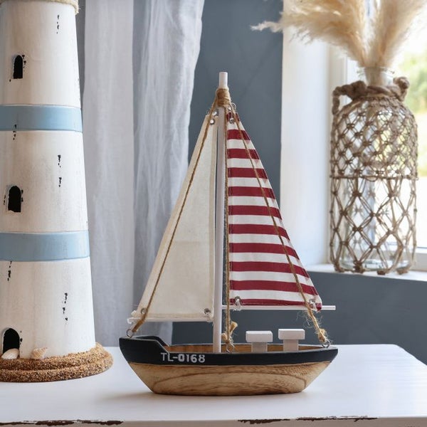 Purjevene koriste &ndash; punaraitaiset purjeet, Chic Antique