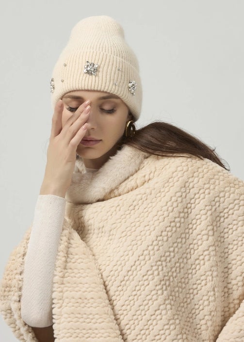 Koristeellinen pipo Harmaa tai Beige