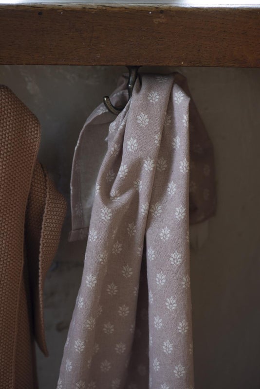 Koukku hyllyn alle messinki, IB Laursen