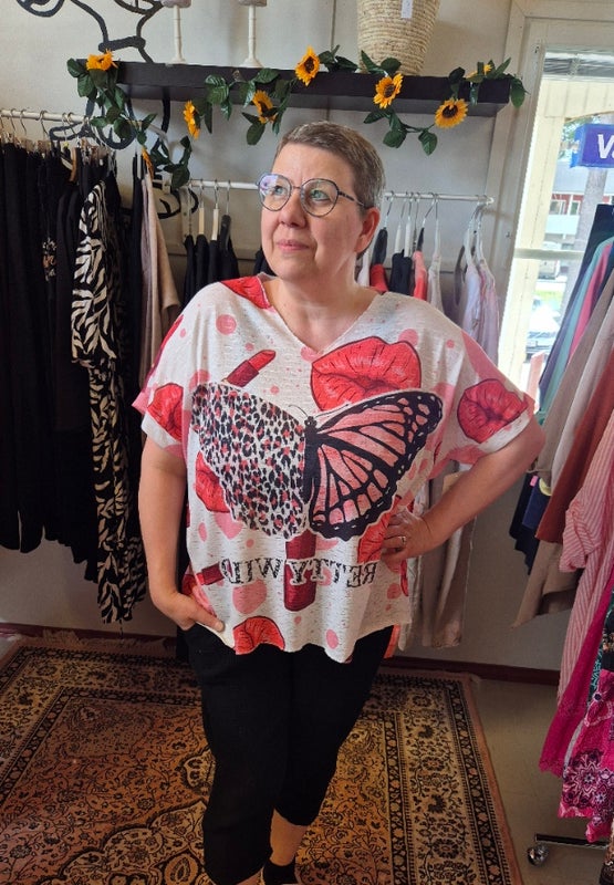 Naisten Printtipaita &ndash; Perhonen & Huulipunat, Plus Size tilaa